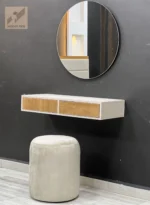 coiffeuse suspendu moustache vue laterale