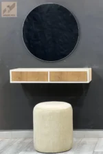 coiffeuse suspendu moustache