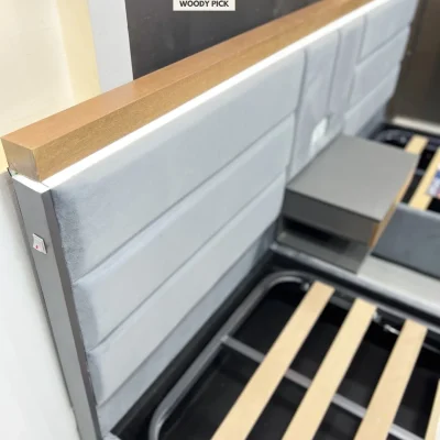 lit-moustache-enfants-above-gris-souris